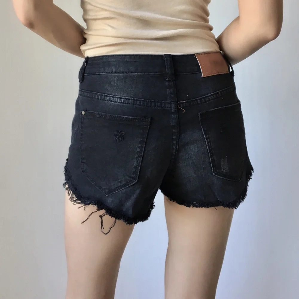 BLACK DISTRESSED DENIM SHORTS